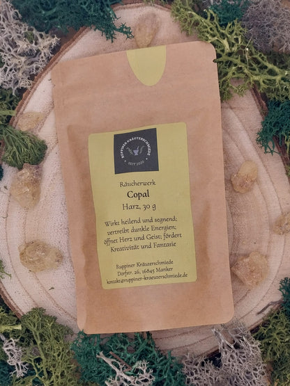 Eine Tüte Copal mit Deko.