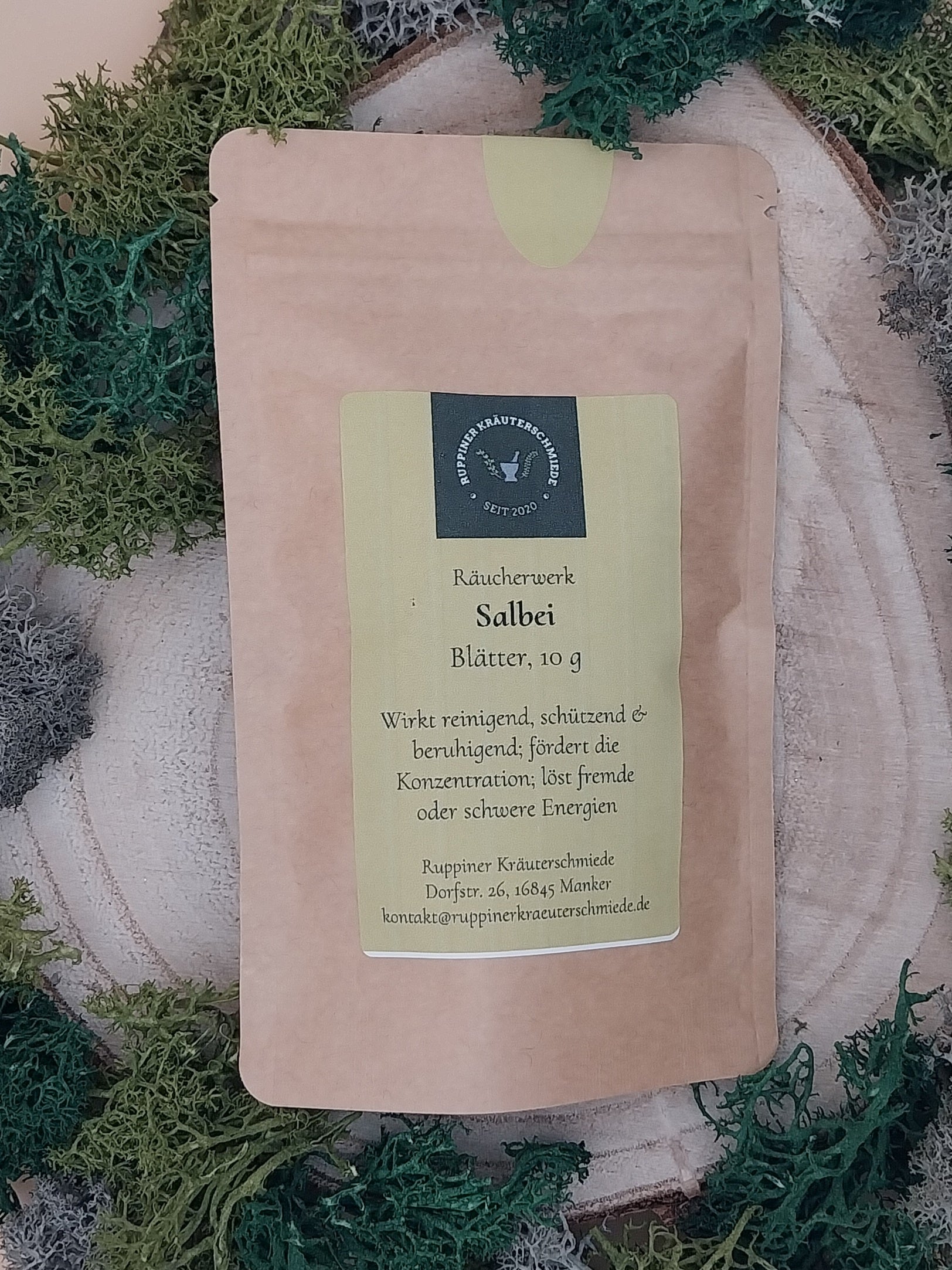 Salbeiblätter mit Deko in einem Beutel